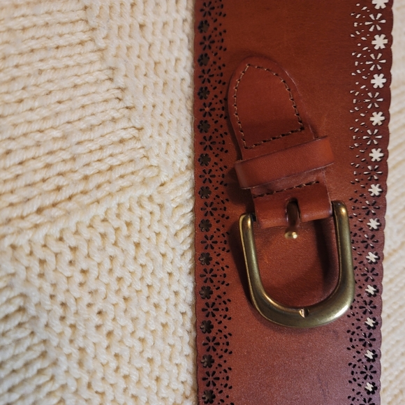 Genuine Leather Belt with Elastic, and Floral trim cutout - Picture 9 of 9